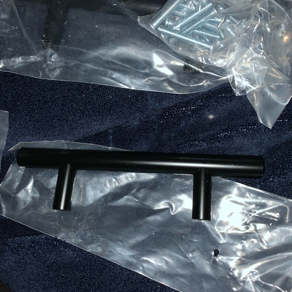 Better homes and gardens set of 5 matte black finish drawer pulls - Picture 2 of 6